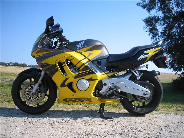 Honda CBR 600 F3 - Lige fået den hjem... Stor dag!! :D billede 2