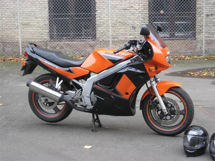Suzuki GS 500 E *SOLGT* - Nu med rimstrips og tankpad billede 1