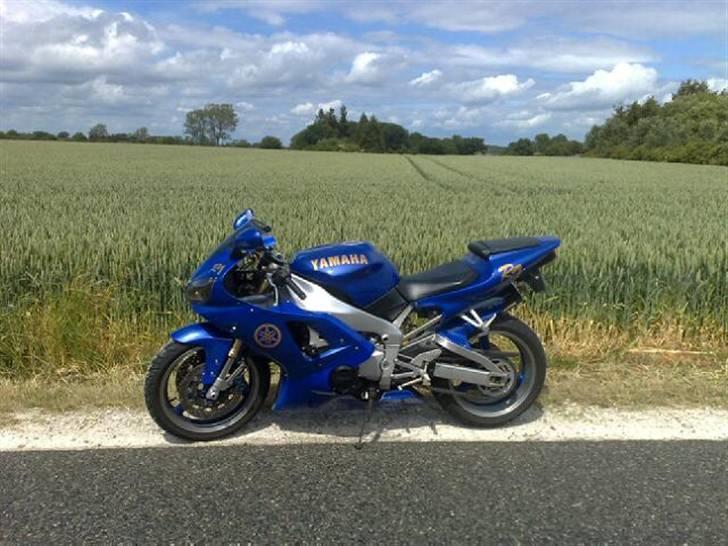 Yamaha R1 billede 1