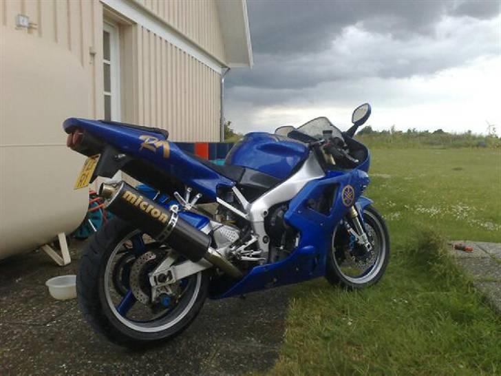 Yamaha R1 billede 5