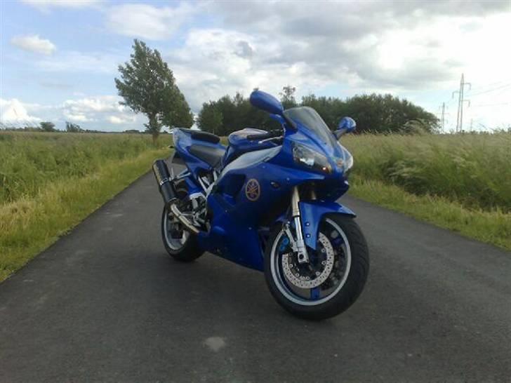 Yamaha R1 billede 6