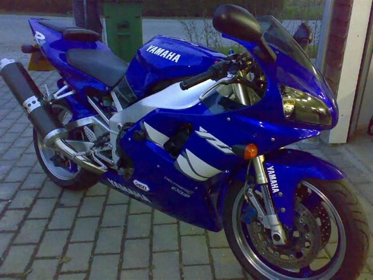 Yamaha R1 billede 7