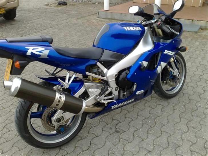 Yamaha R1 billede 10