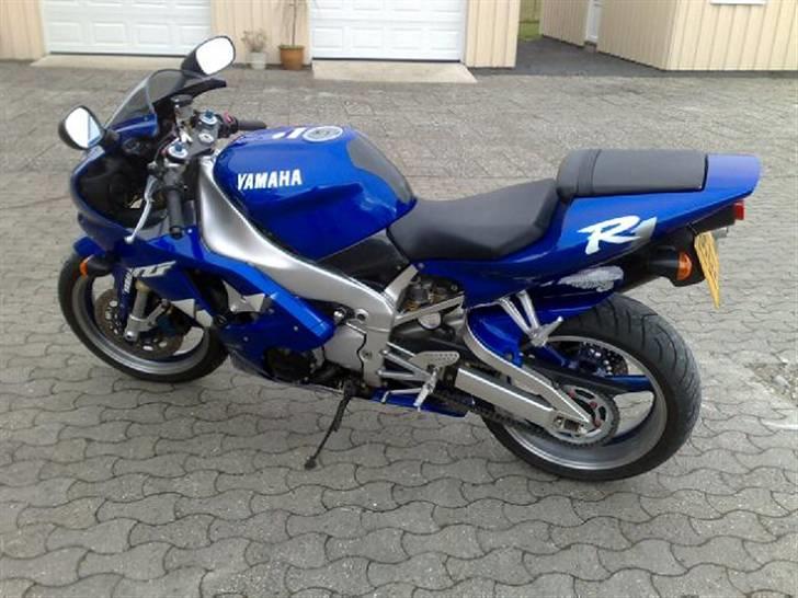 Yamaha R1 billede 11