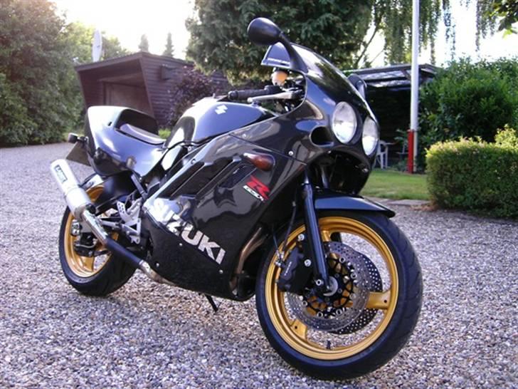 Suzuki gsx 400r billede 1