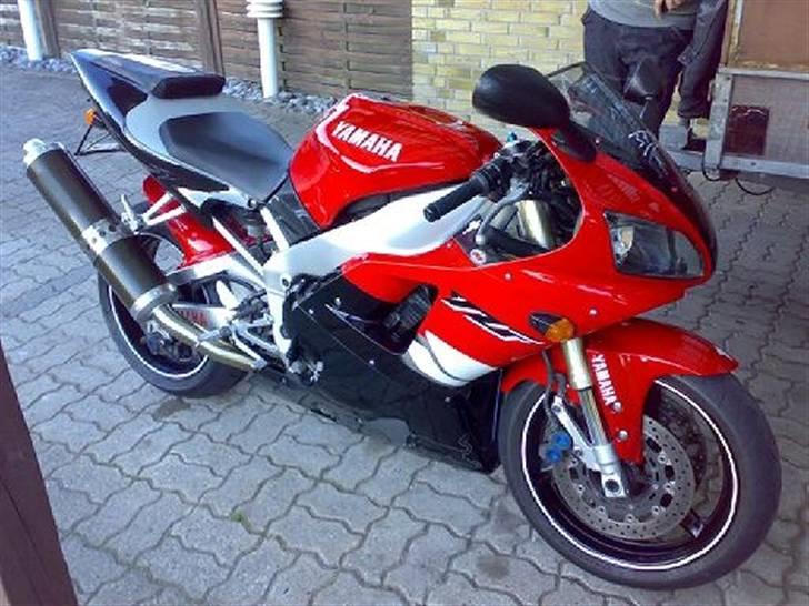 Yamaha yzf R1 Solgt - Syns de farver glæder den utrolig godt billede 1