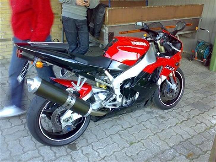 Yamaha yzf R1 Solgt - Pæne former billede 2