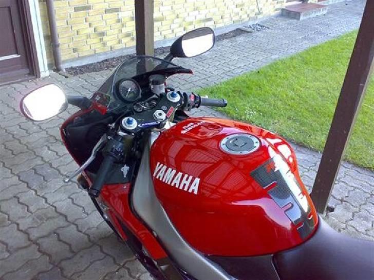 Yamaha yzf R1 Solgt - Tanken har lidt skrammer, ikke noget slemt billede 4