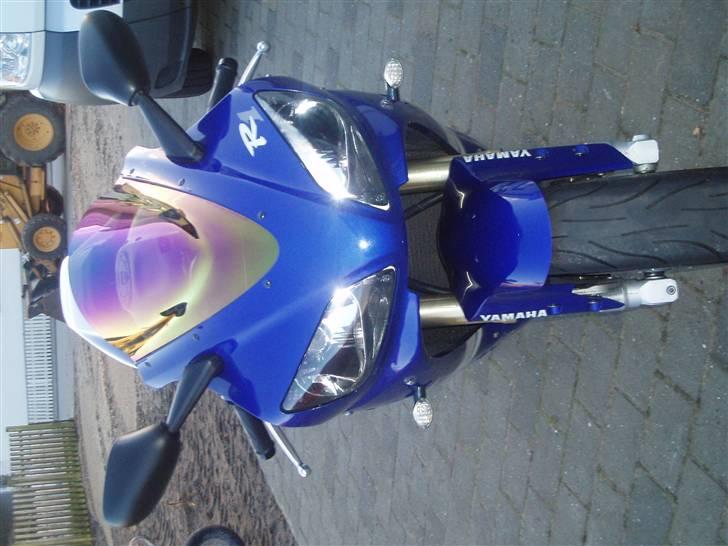 Yamaha r1 billede 1