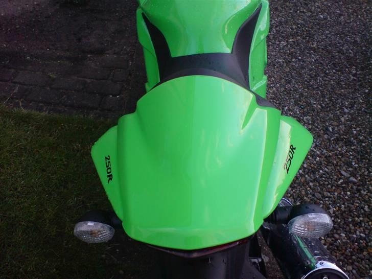 Kawasaki Ninja 250R *SOLGT* - Så er der monteret seat cover..  billede 12