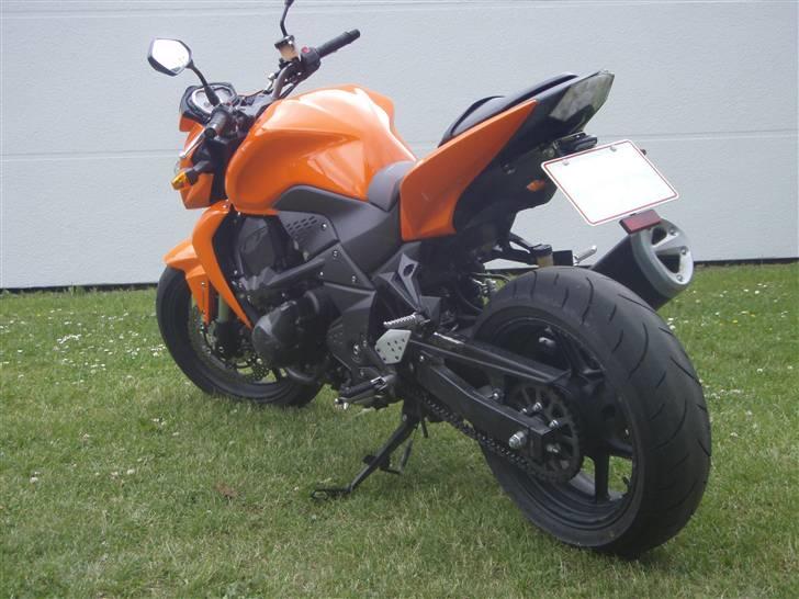 Kawasaki Z 750 "SOLGT" - Små blink og Rizoma nummerplade holder monteret.  billede 8