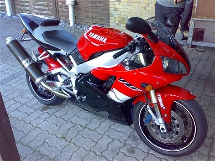 Yamaha yzf R1 Solgt - Syns de farver glæder den utrolig godt billede 1