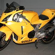 Honda VFR 400 R (solgt)