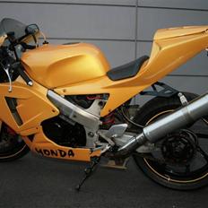 Honda VFR 400 R (solgt)