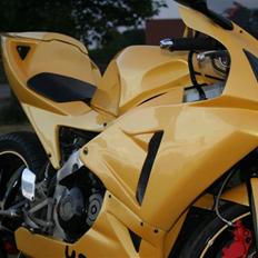 Honda VFR 400 R (solgt)