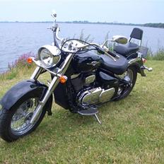 Suzuki VL 800