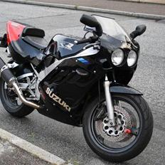 Suzuki GSXR 400 RR SPI