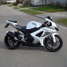 Suzuki GSX-R 1000 K8 (TIL SALG)