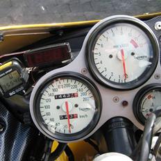 Triumph T595