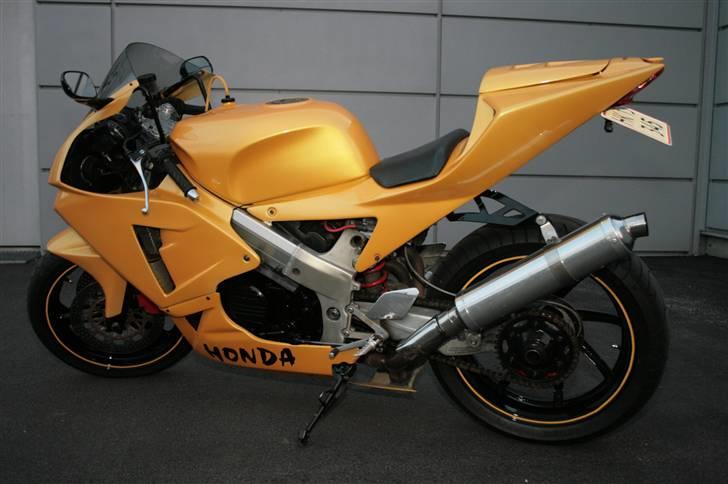 Honda VFR 400 R (solgt) billede 2