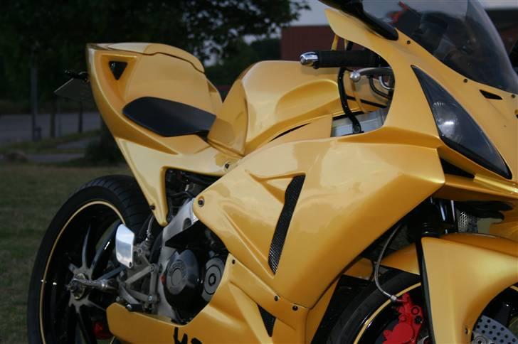 Honda VFR 400 R (solgt) billede 3