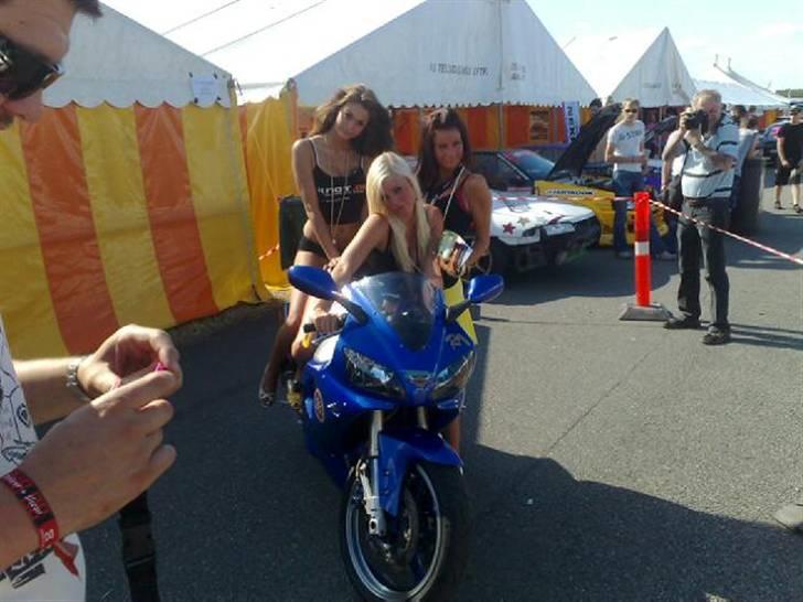 Yamaha R1 billede 15