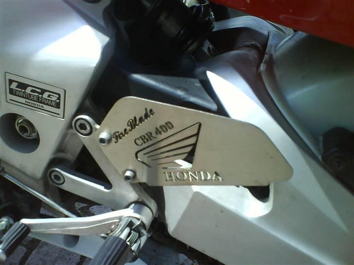 Honda CBR 400 RR NC 29 ***solgt*** - Hælplade med fireblade-logo :P billede 5