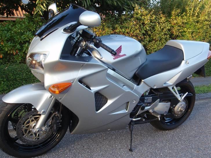 Honda VFR 800 billede 1