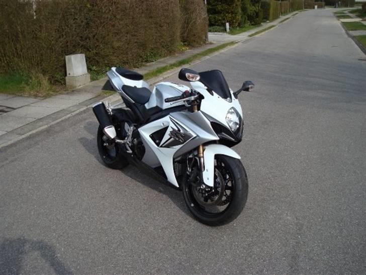 Suzuki GSX-R 1000 K8 (TIL SALG) billede 1