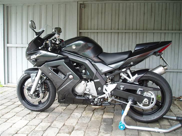Suzuki SV 650 S - noget kønner efter end std. efter min mening :) billede 7