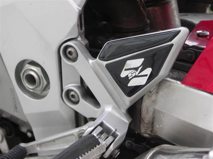 Suzuki  "SOLGT" SV1000S - Hæl-plade lir........ billede 3