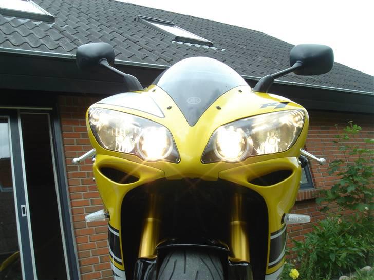 Yamaha R1 billede 6