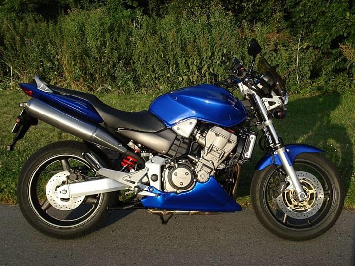 Honda Hornet 900 (SOLGT) billede 2