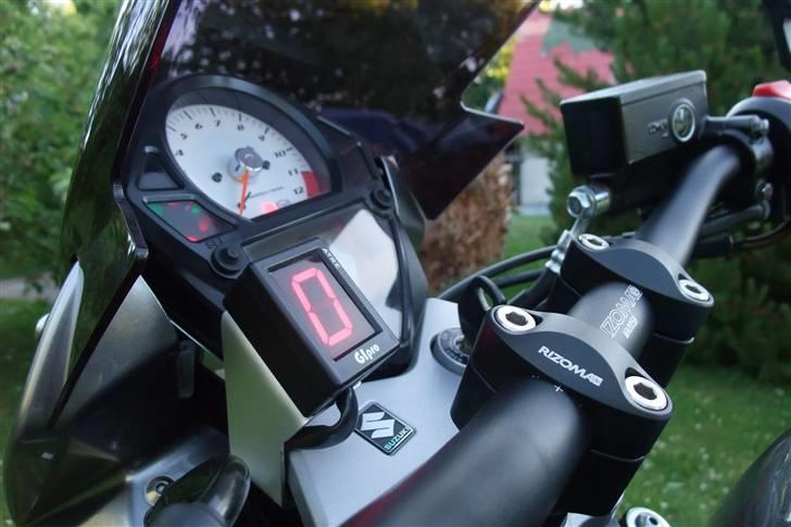 Suzuki SV650AK7   SOLGT - Gearindikator for svagtseende, monteret på hjemmefixet beslag. billede 10