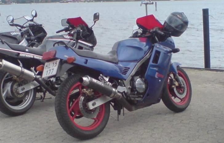 Yamaha FZ 750 Genesis - Har fået stylet den lidt, mangler stadigt lidt små ting, men det begynder da at ligne noget.. billede 9