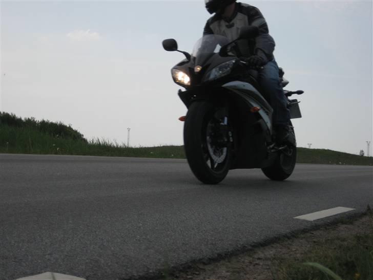 Yamaha yzf r6 -  Low Driveby billede 8