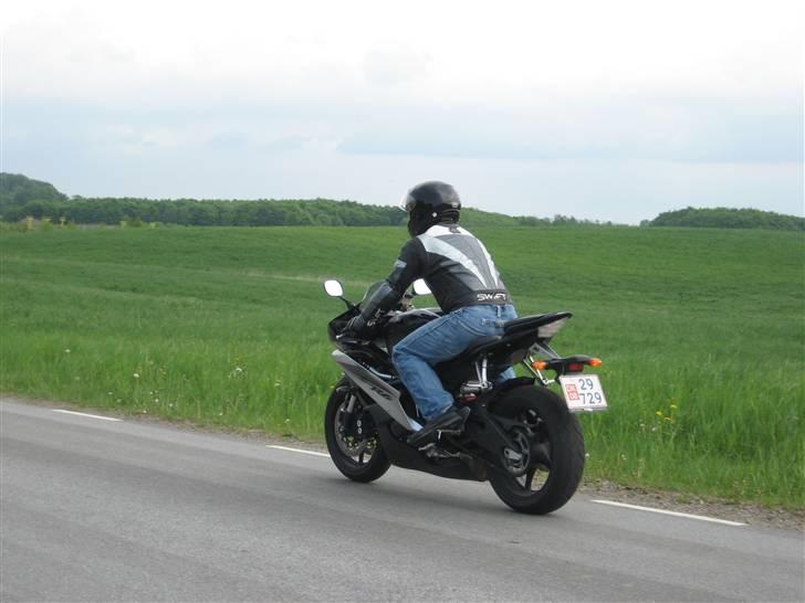 Yamaha yzf r6 billede 9