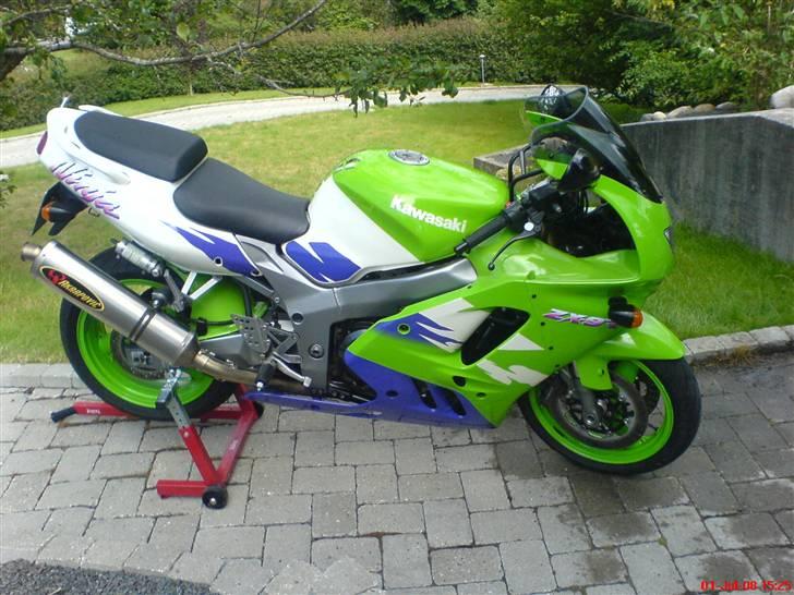 Kawasaki ZX9R B4 - Ahhh nyvasket og klar til at blive redet hårdt på de små veje billede 13