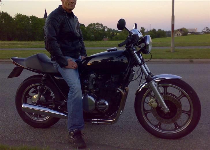 Kawasaki Z 650 - Aftenbillede 1/7 .08  Selv når lyset falder er lakken top nice.... billede 14