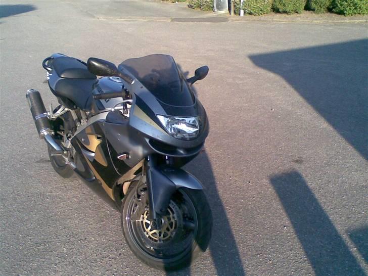 Kawasaki ZX6R  SOLGT billede 2