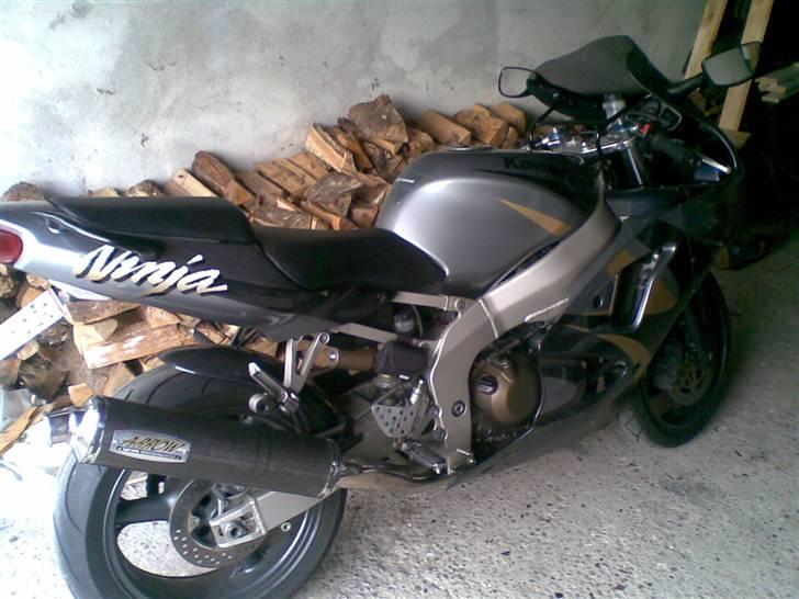 Kawasaki ZX6R  SOLGT billede 4