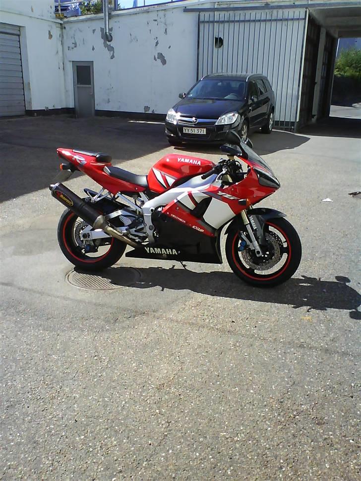 Yamaha R1 billede 8