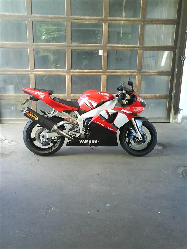 Yamaha R1 billede 10