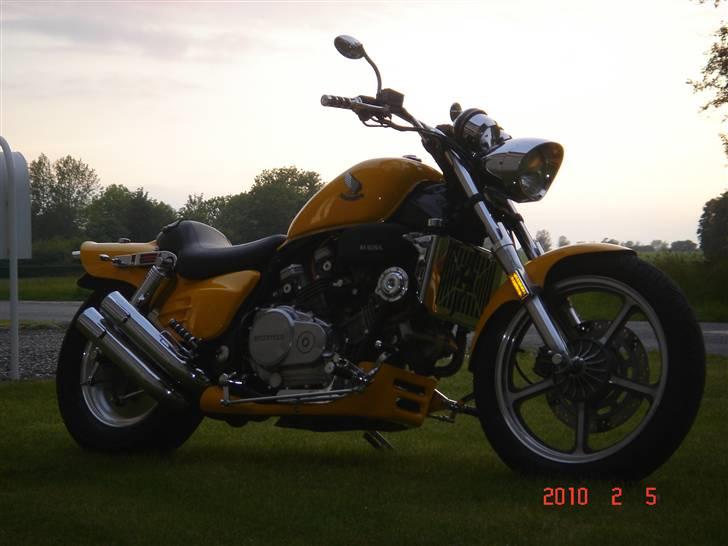 Honda VF 750c Super Magna billede 2