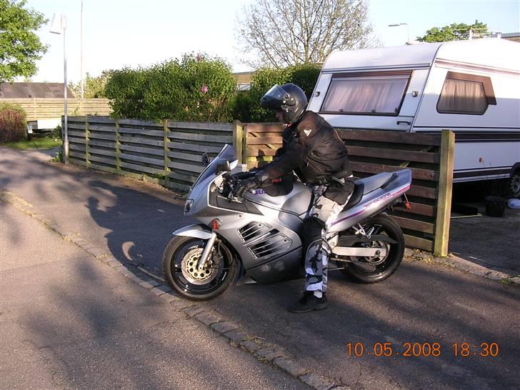 Suzuki RF 600 R solgt billede 11