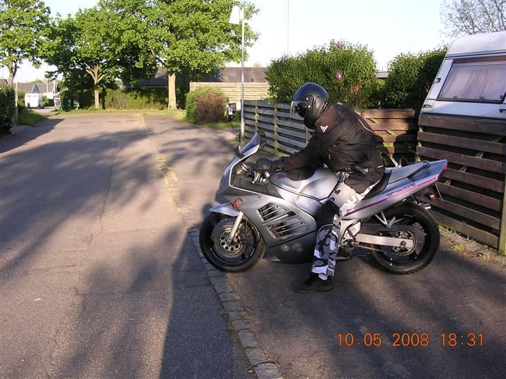 Suzuki RF 600 R solgt billede 13