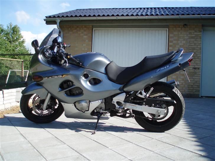 Suzuki GSX F 750 SOLGT! billede 3