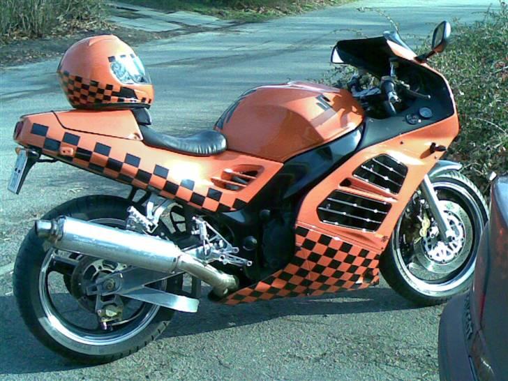 Suzuki RF 900 R SOLGT billede 1