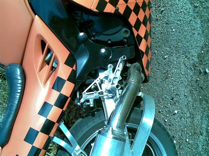 Suzuki RF 900 R SOLGT billede 5