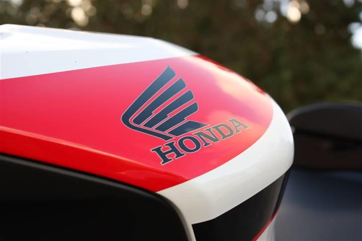 Honda CBR 1000RR Tricolor - taget hjemme billede 6